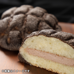黒いメロンパン チョコホイップ