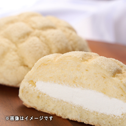 白いメロンパン 北海道産牛乳入りホイップ